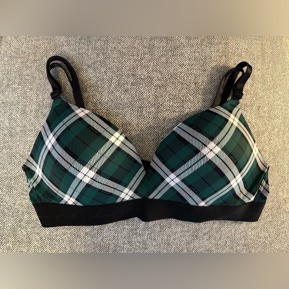38B PINK Victoria's Secret Wear Everywhere Wireless Push-up Bra Green Christmas